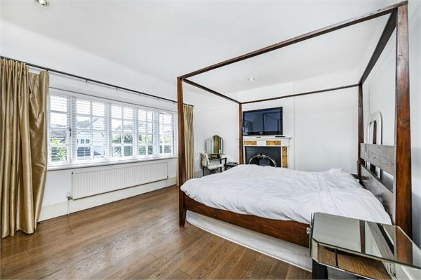 Limes Avenue, Mill Hill, NW7